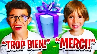 J'OFFRE DES CADEAUX INCROYABLES À MES PETITS FRÈRES POUR LA FIN DE L’ANNÉE SCOLAIRE ! 😱