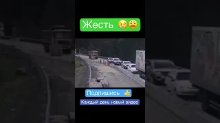 Такие авария вы еще не видели , не возможно так😱😱😢🤯