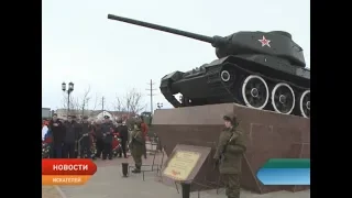 В посёлке Искателей у памятника танку Т-34 состоялся митинг
