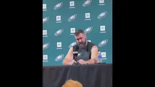 Travis Kelce fighting back tears listening to Jason’s retirement speech 😢 #shorts