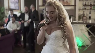 НЕВЕСТА СПЕЛА на свадьбе до слёз!!!Такого исполнения от девушки никто не ждал. Трогательная песня.