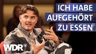 Künstler @twenty4tim über seine Queerness und die Schattenseiten des Ruhms | Kölner Treff | WDR