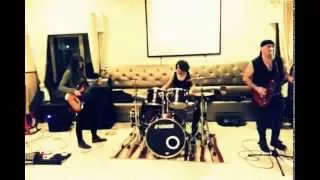 YGGDRASILL-KYRR live,Dean hardtail select,Fender Vibrosonic reverb.Viking metal.