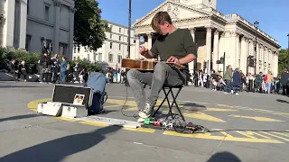 🇬🇧 [4K] Sep 2022  Mex.Fs a lap tapping guitarist performer, Trafalgar Square London