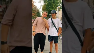 Социальный опрос - почему девушки не носят лифчик🤔 #shorts