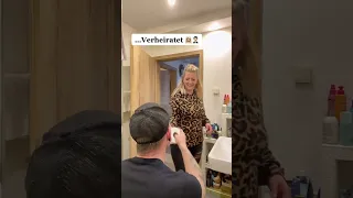 Manchmal führen wir auch wichtige Gespräche im Örtchen🤭😂 und ihr so? #couple #couplecomedy