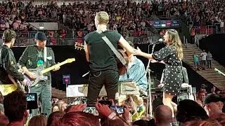 Coldplay, Natalie Imbruglia - Torn - Wembley Stadium 16/08/2022 16 August 2022