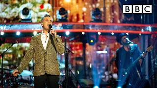 Christmas cheer from the one and only Robbie Williams 🎄✨ BBC Strictly 2020