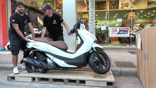 unboxing the SYM HD300 scooter 2020 white color