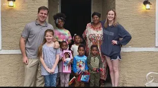 Tampa police officer helps make Christmas for family of 7