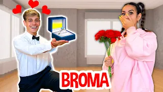 LE PIDO CASAMIENTO A MI NOVIA (broma)