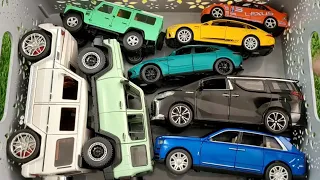 Box full off model cars ,benze G, land rover, toyota vans, Rolls royse Cullinan, Cyber knight 300