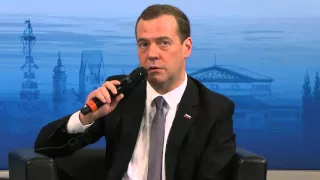 Uncomfortable question to Medvedev about Russia’s war crimes. 2016 Munich Security Conference.