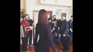 Танцует руководитель Гаат"Кабардинка" Игорь Атабиев
