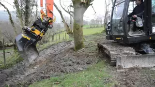 Hitachi Zaxis 85US-5 with Engcon EC209 on ditch cleaning duties