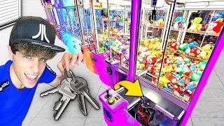 I Found The Keys To Open All The Claw Machines!!
