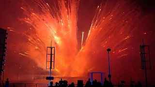 El artista chino Cai Guo-Qiang iluminó el cielo de La Boca.