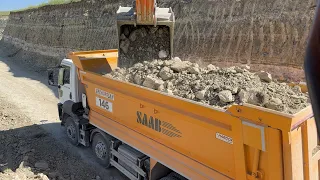 Doosan Excavator Double-sided truck loading.