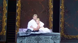 Александр Домогаров в роли Арбенина, Карина Балашова в роли Нины.