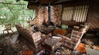 Abandoned 1970's TIME CAPSULE House LEFT TO ROT!!!