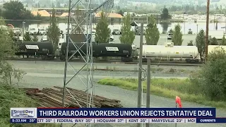 Third railroad workers union rejects tentative deal | FOX 13 Seattle