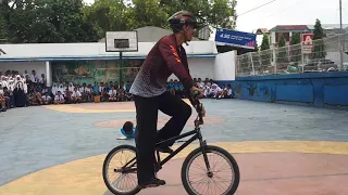 Atlit sepeda dari bandung freestyle bmx di SMP Negeri 3 Binjai