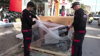 unboxing 3 SYM Symphony 200i scooters