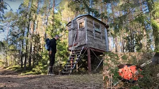 I Had Lunch in a Mini Hunter's Hut