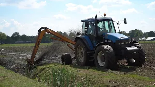 New Holland 8360 met Hemos slootreiniger - loonbedrijf Reimink Den Ham (2024)