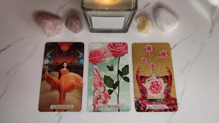 🌹Ce gândește despre tine cu adevărat? 🌹❤️ Alege O Carte Etalare Tarot Dragoste