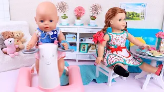 Baby Doll shares toys at playdate and practice taking turns ! Play Dolls friendship story