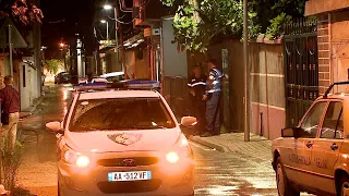 Top News - 3 ditë pasi plagosi fqinjin me armë/ Arrestohet autori në Tiranë, sekuestrohet kokainë