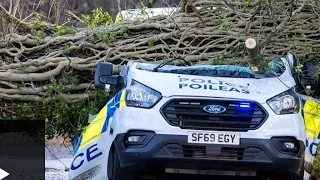 Arwen Storm UK battered by winds of almost  100mph || Storm brings winds and snow