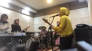 You belong with me 'cover CALYSTA BAND from Banjarmasin