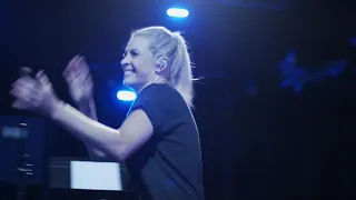 Bethel Music " Way Maker " Jenn Johnson - Paul McClure, Rheva Henry - Here Again (Want More)  Moment