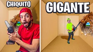 ESCAPANDO DE 100 CAPAS DE CARTÓN CAJA PEQUEÑA VS GIGANTE !!