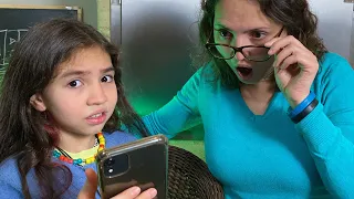 MINHA MÃE REAGINDO AOS MEUS YOUTUBERS FAVORITOS - ENTÃO ROBERTA FAMILY