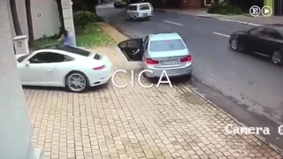 Le quieren robar el Porsche pero no esperaban que el dueño fuese tan buen conductor