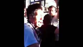 Hombre cantando en el camion Dragon Ball Z (El Poder Nuestro Es)