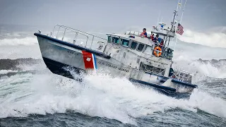 Skilled US Coast Guard Crew Face Extremely Violent Waves at Sea