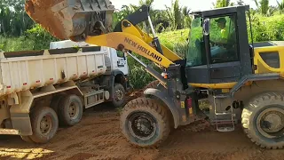 Retro New Holland e Pá Carregadeira no aterro de bueiro