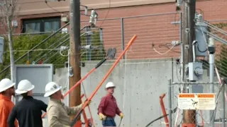 [HIGH VOLTAGE -- 7,600 V] IBEW Local 77 Lineman -- LIVE DEMO in Downtown Tacoma