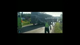 Evakuasi Bus PT Rapi Yang Terlibat Kecelakaan Dengan Truk