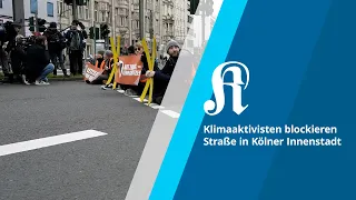 Klimaaktivisten blockieren Verkehr am Kölner Neumarkt