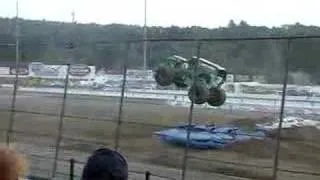 Monster Jam Truck - Gravedigger Freestyle