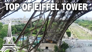 A l'intérieur de la Tour Eiffel - ascenseurs / 3 eme etage - Paris 2016