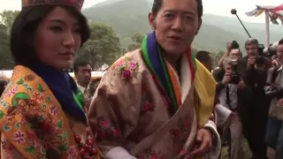 Bhutan king and queen greet well-wishers