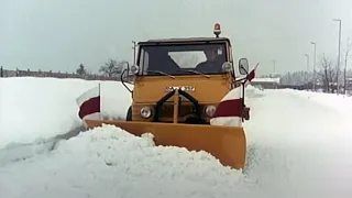 Mercedes-Benz Unimog im Wintereinsatz mit Schmidt Schneefräse – historischer Werbefilm von 1970