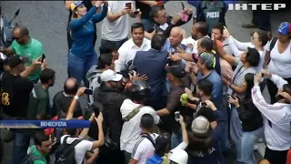 У Венесуелі знову розгорілися антиурядові протести