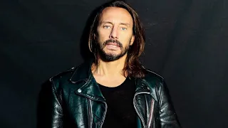 Bob Sinclar playing 'World Hold On' and 'Love Generation' - Live in Paris